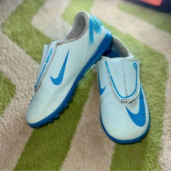 NIKE l Junior Vapor 16 Club TF l Glacier Blue l Size: Kids 11C - Picture 2 of 14